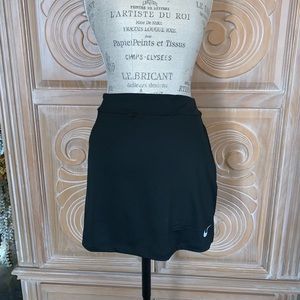 Nike Dri-Fit Golf Skirt w/Stretch Shorts. Size XL